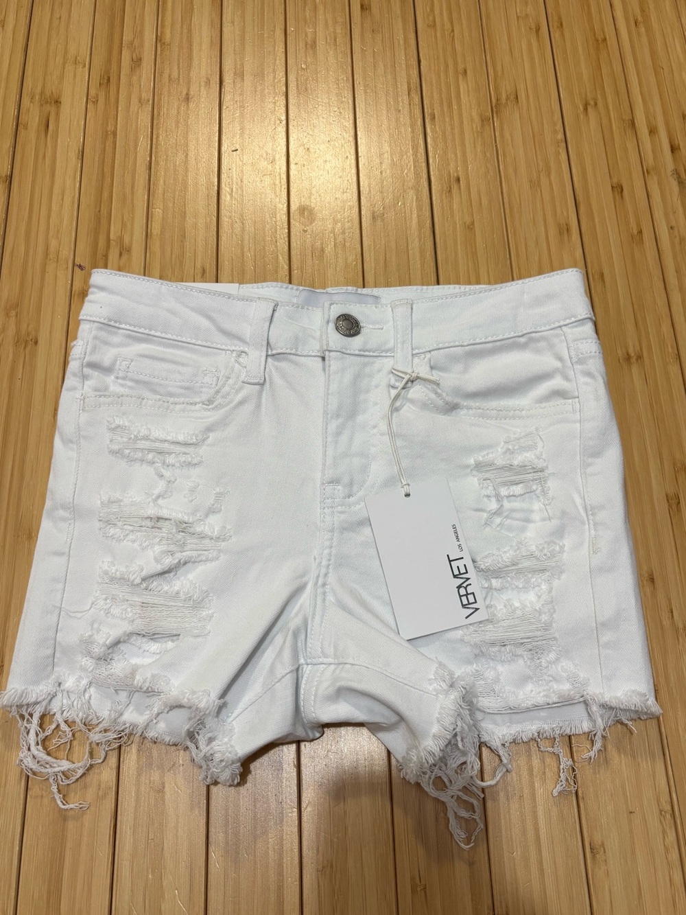 Vervet size XS mid rise white distressed shorts. NWT